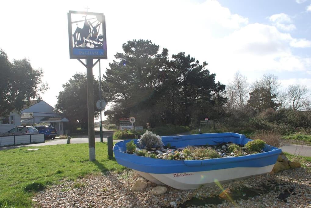 Wow I'M Living On The Beach. Luxury 4 Bed Sleeps 8 Pagham Dış mekan fotoğraf